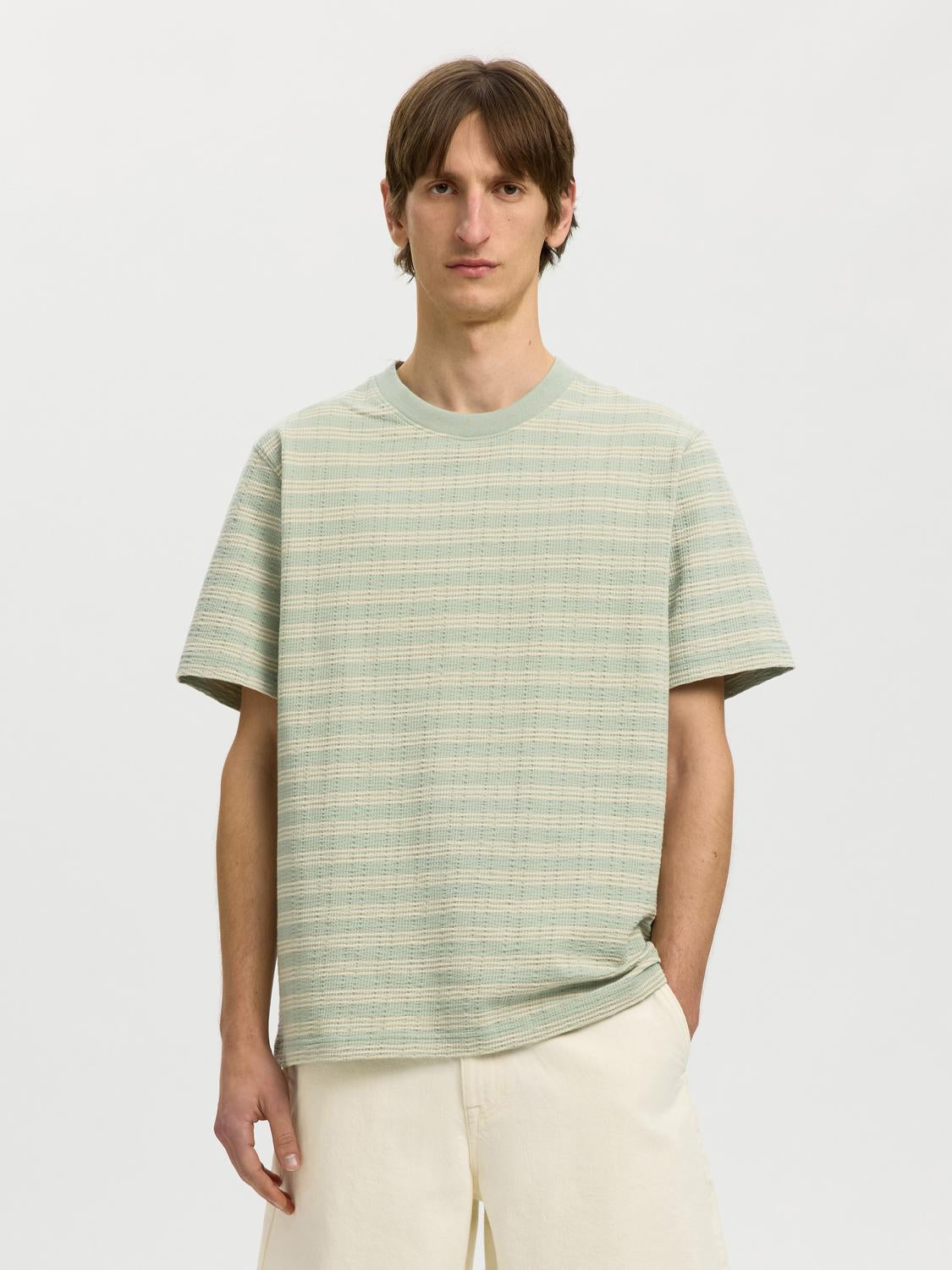 model_shot-front